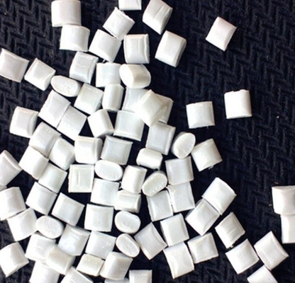 La résine Lexan XHT4141 est un copolymère de polycarbonate à haut débit et à haute température. Elle est disponible dans une gamme d'opaques.